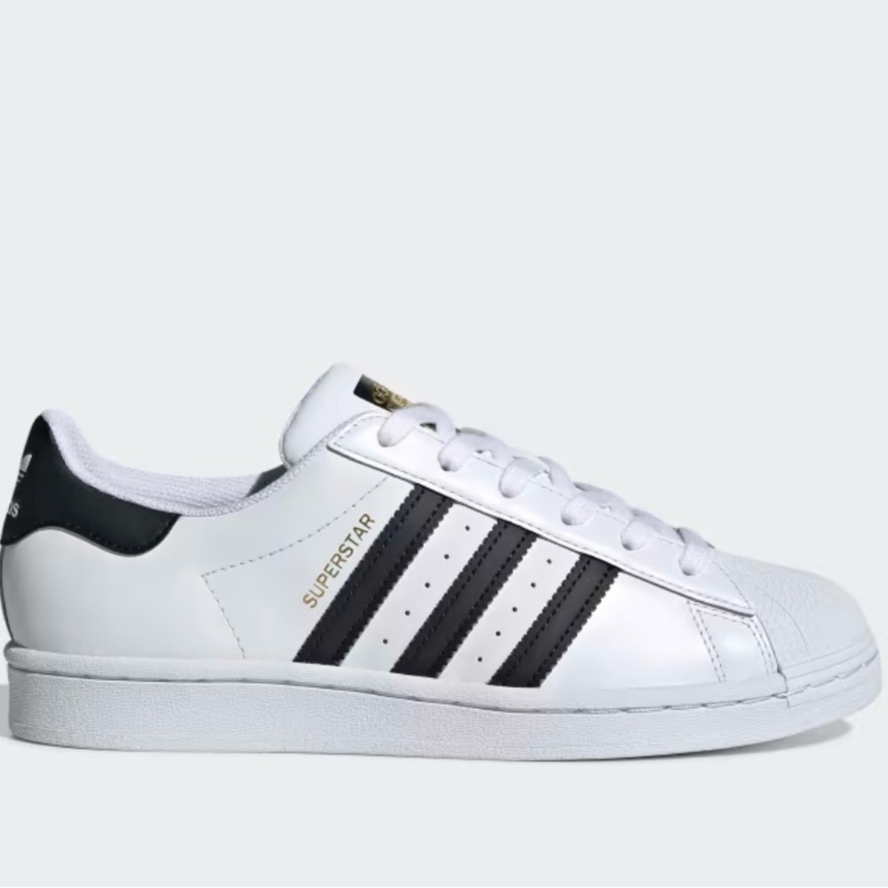 Best Seller- Women’s Adidas Superstar tennis shoes -Size 6.5 US.